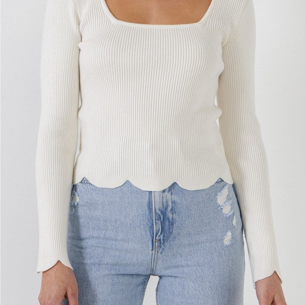 La'Ven Ribbed Sweater with Scallop Hem medium